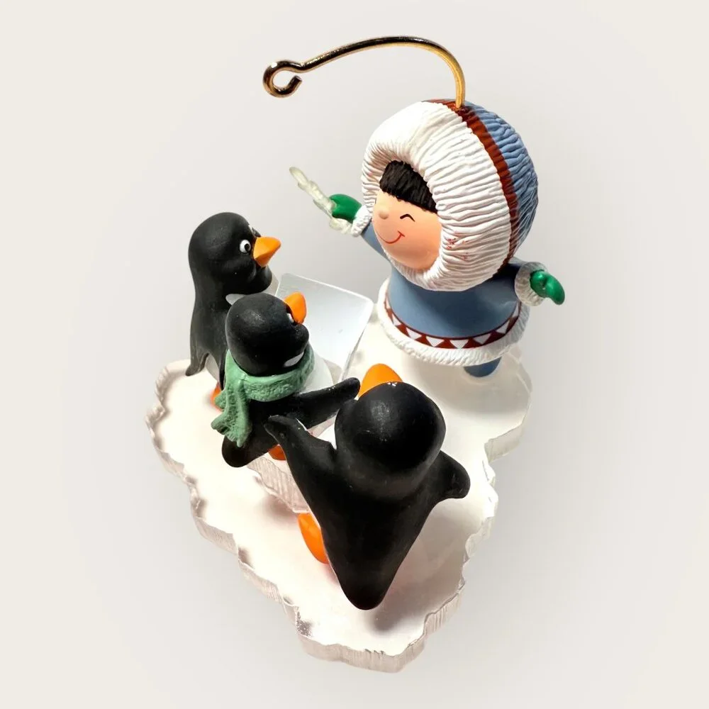 Vintage 1998 Hallmark Frosty Friends Ornament Chorus of Penguins Cool Carols